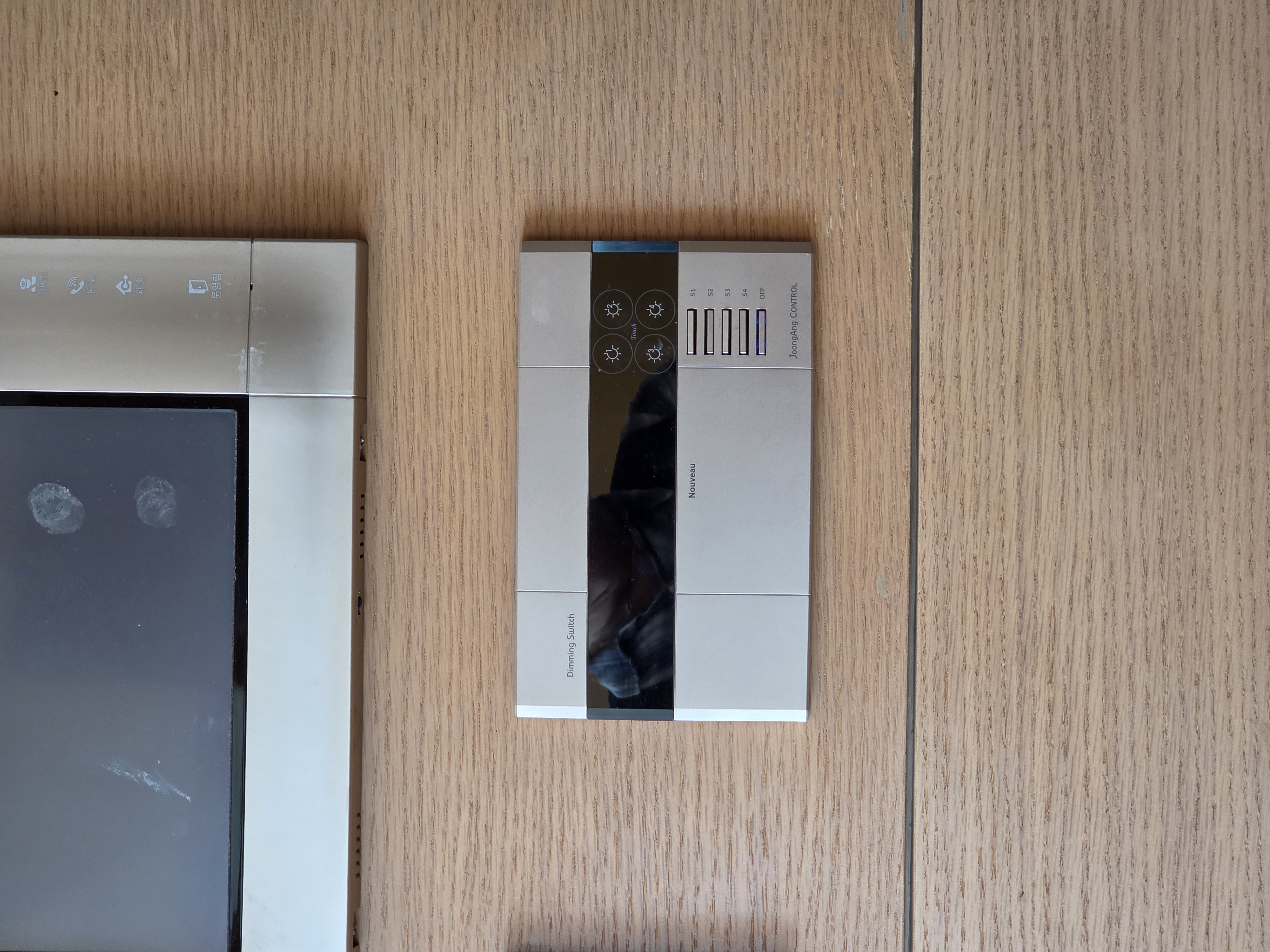 중앙컨트롤 Nouveau 디밍스위치 — 벽면 공사 없이 LED 설치 가능